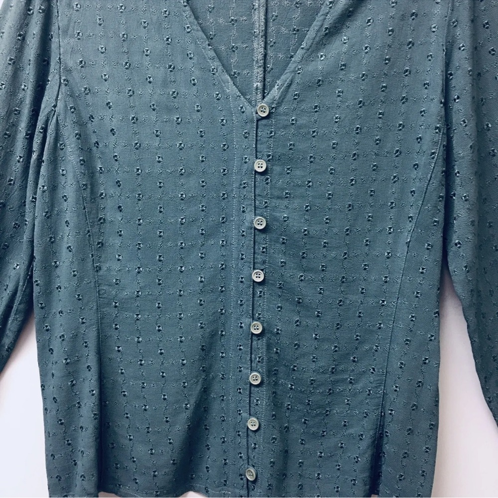 Johnny Was Collection Top Woman's Medium Green  Unlined Eyelet Button Front - Picture 3 of 6